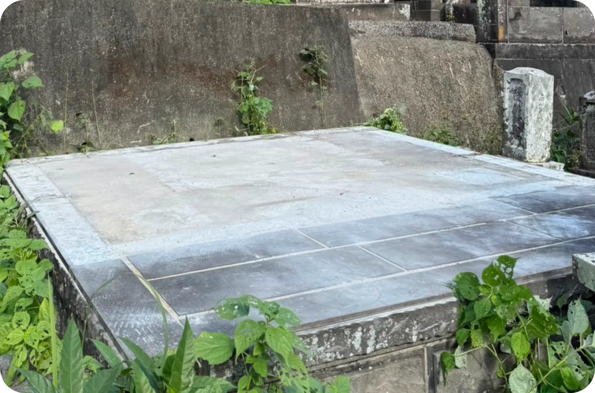 墓石の解体・撤去の様子