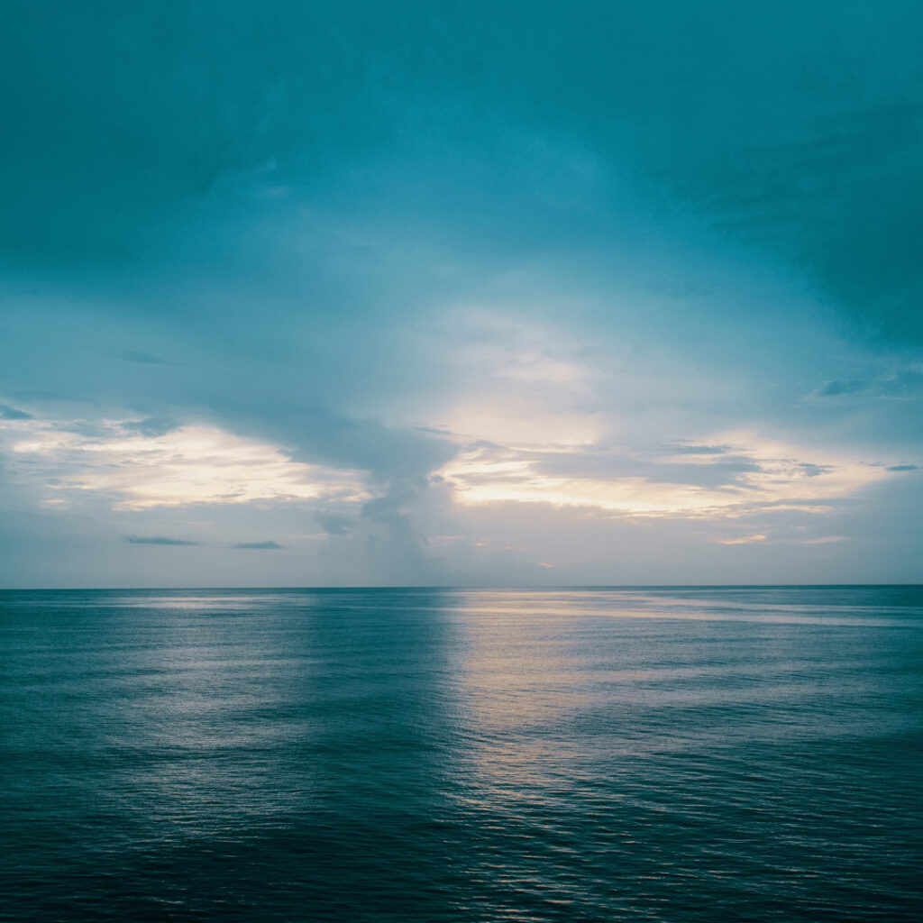 海の写真　海洋散骨のイメージ写真